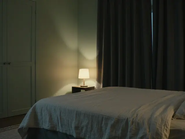 Co by nemělo být v ložnici? Praktické rady pro klidnější spánek